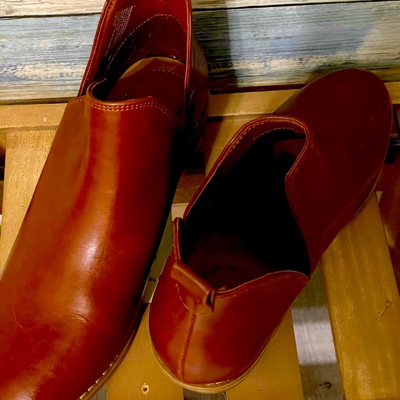 Universal Thread Booties - Picture 2 of 2